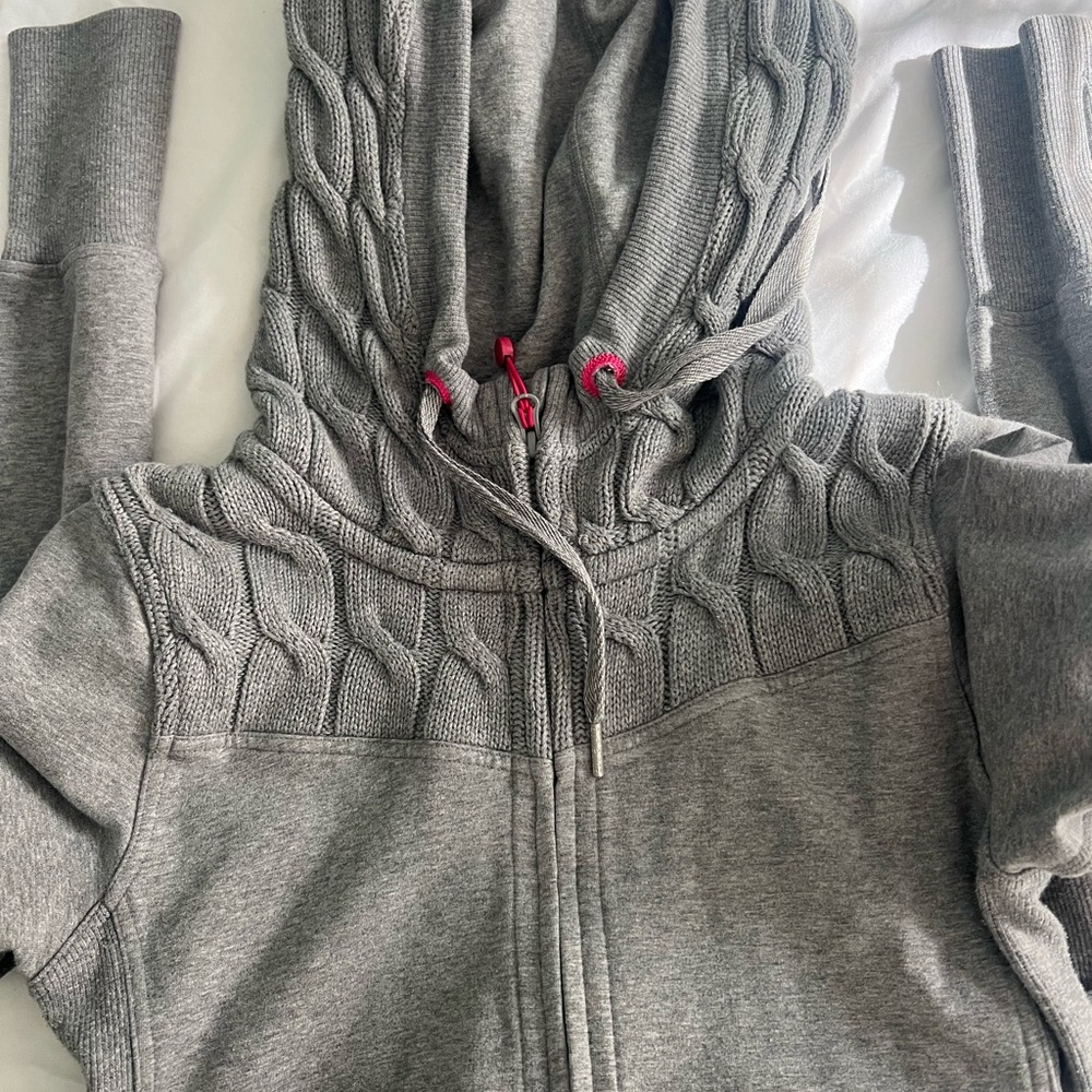 lululemon athletica Gray Sweater Classic Design